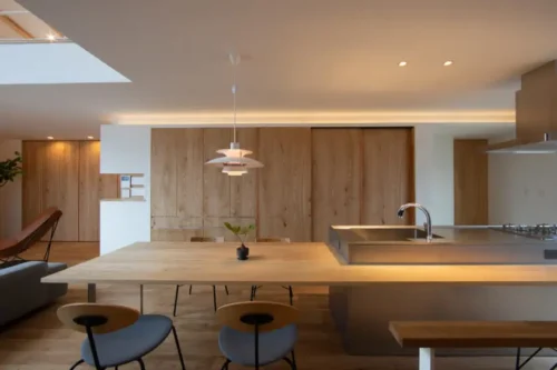 インナーガレージのある家 – 豊田市竹生町で狭小敷地を活かした3階建て邸宅