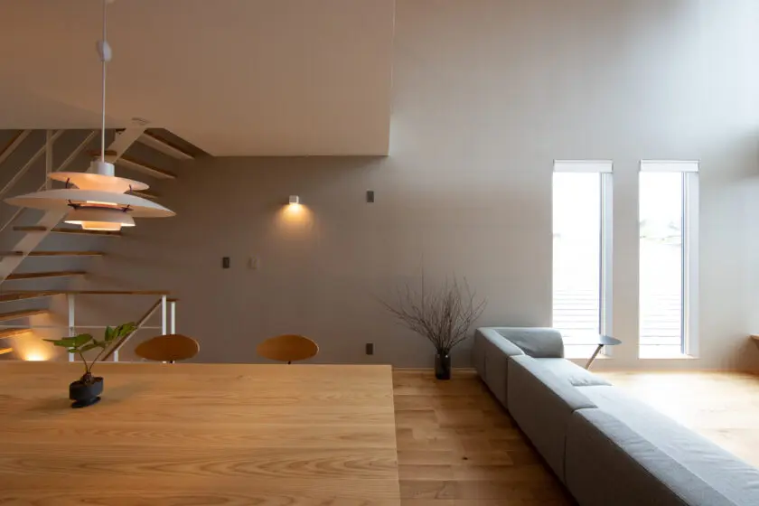 光が差し込むリビング