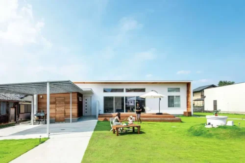 アウトドアリビングの家 – 犬山市「羽黒の家」で楽しむ大開口と趣味空間