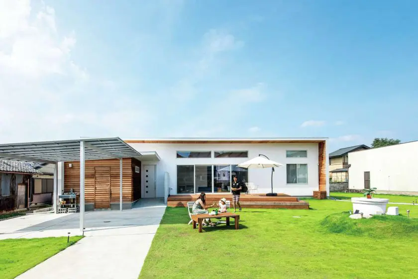 アウトドアリビングの家 – 犬山市「羽黒の家」で楽しむ大開口と趣味空間